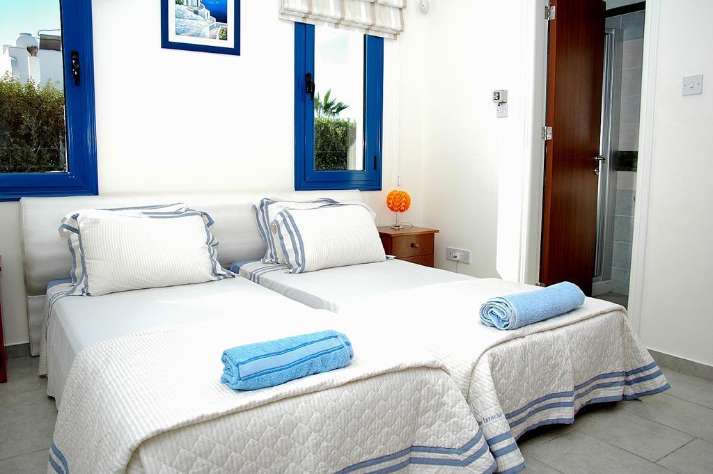 Kymmates Beach Front Villas Paphos Exterior foto
