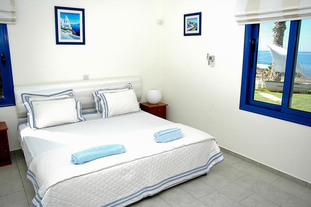 Kymmates Beach Front Villas Paphos Exterior foto