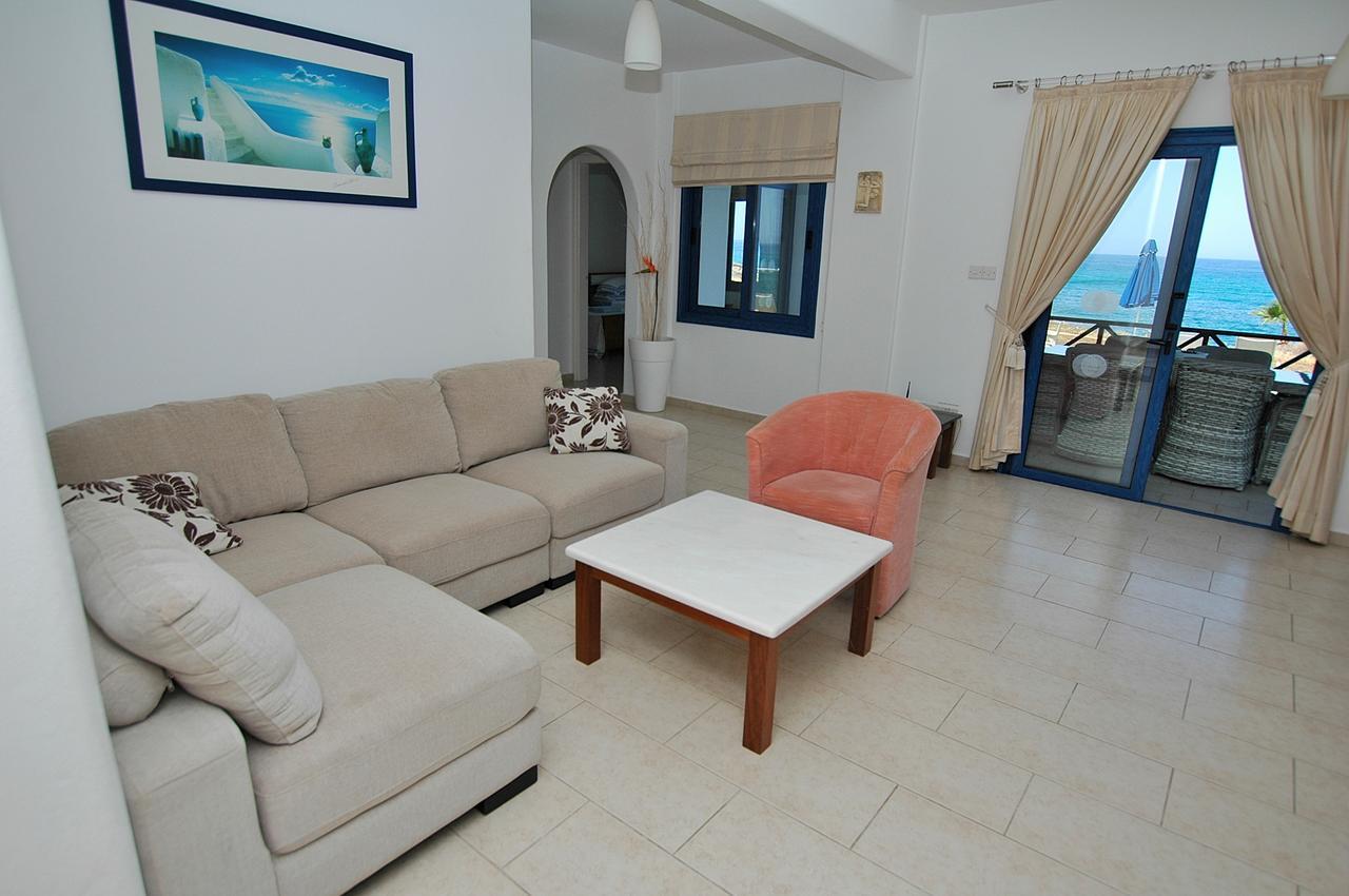 Kymmates Beach Front Villas Paphos Exterior foto