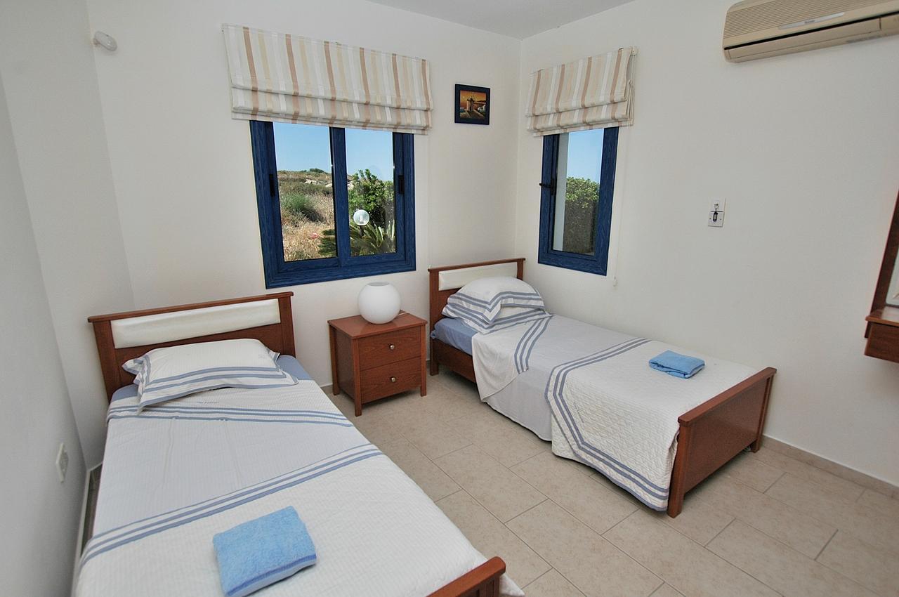 Kymmates Beach Front Villas Paphos Exterior foto