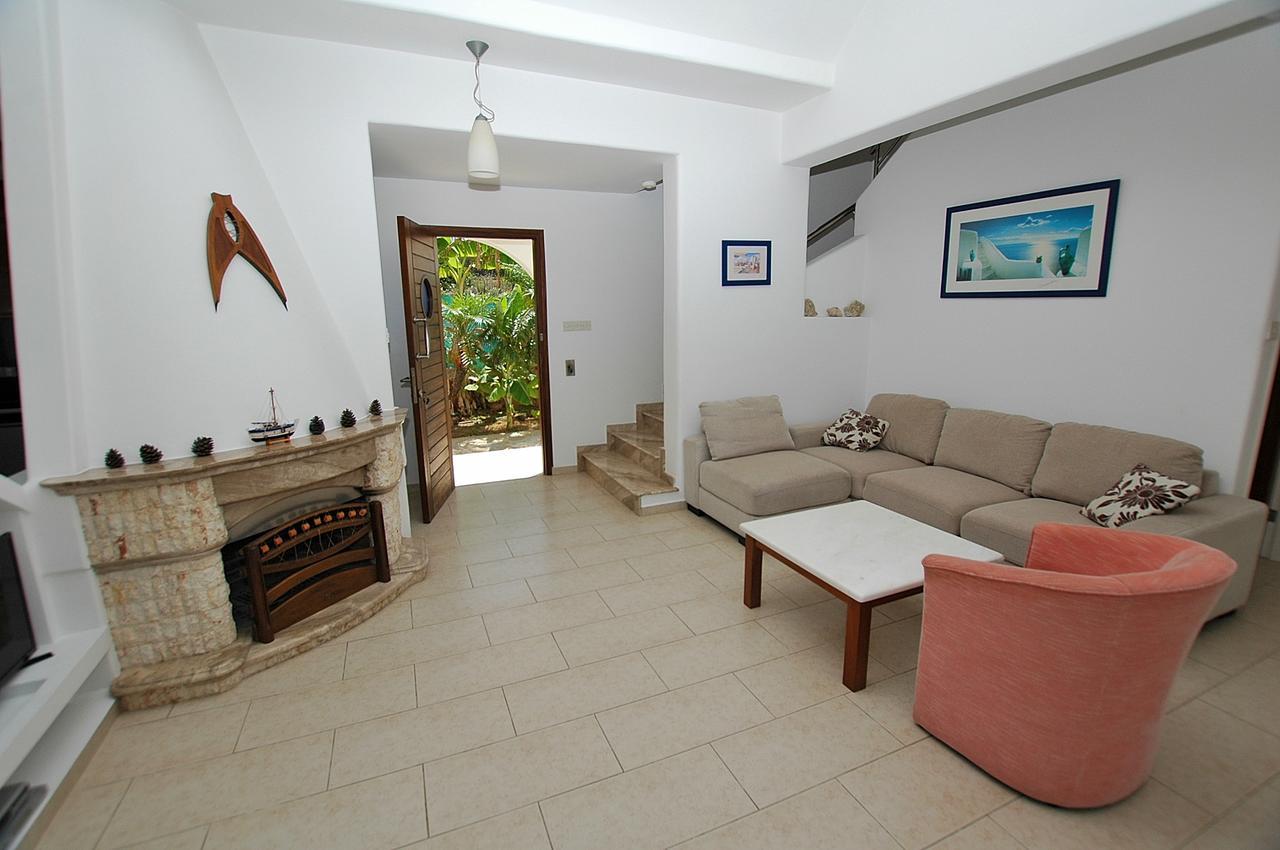 Kymmates Beach Front Villas Paphos Exterior foto
